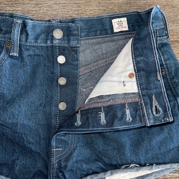 Levi’s White Oak Cone Denim Diy Cutoff Shorts - Picture 9 of 11